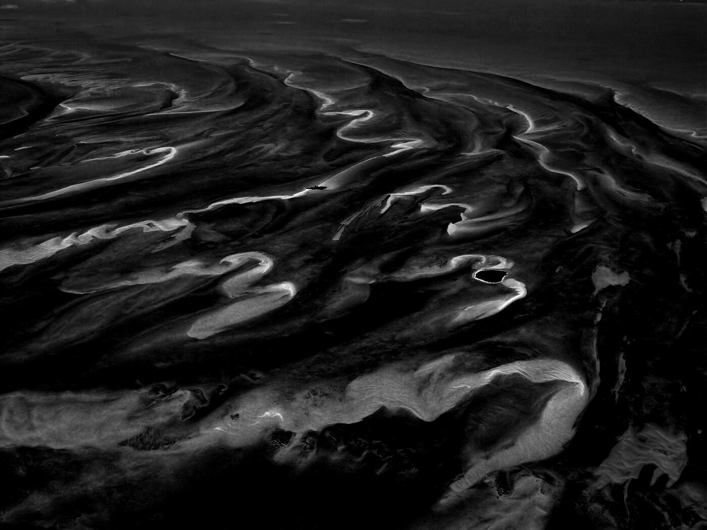 Остров среди лазурных рифов обои