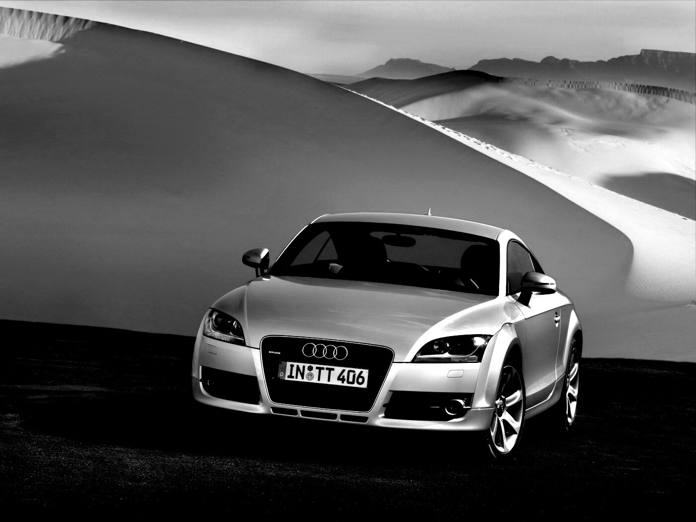 Audi TT на фоне снега обои