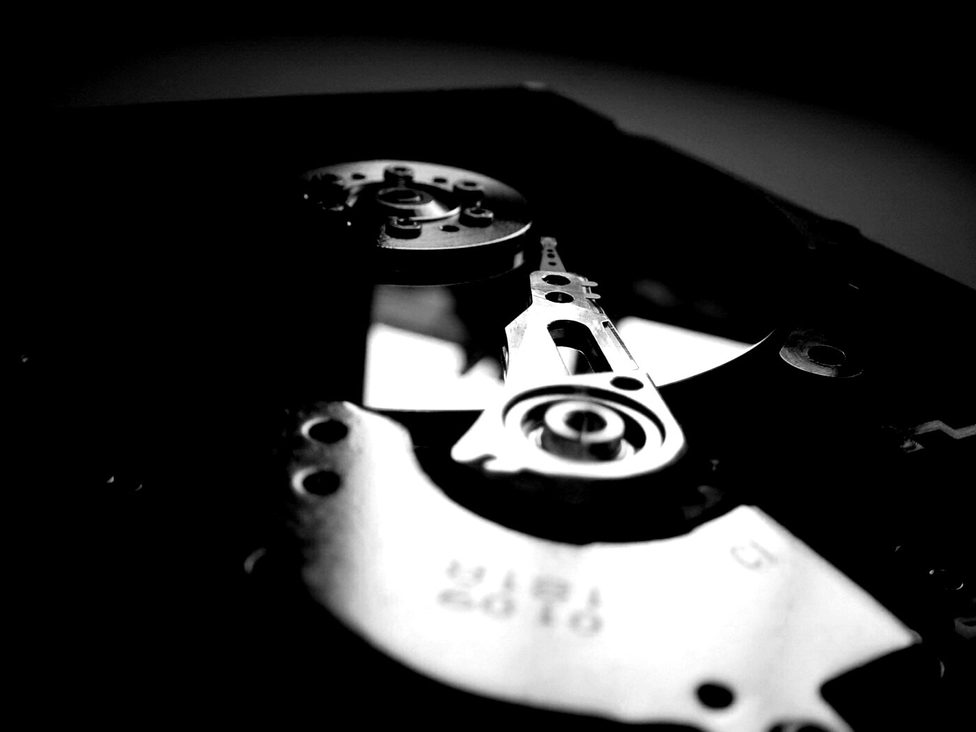 Разобранный жесткий диск обои