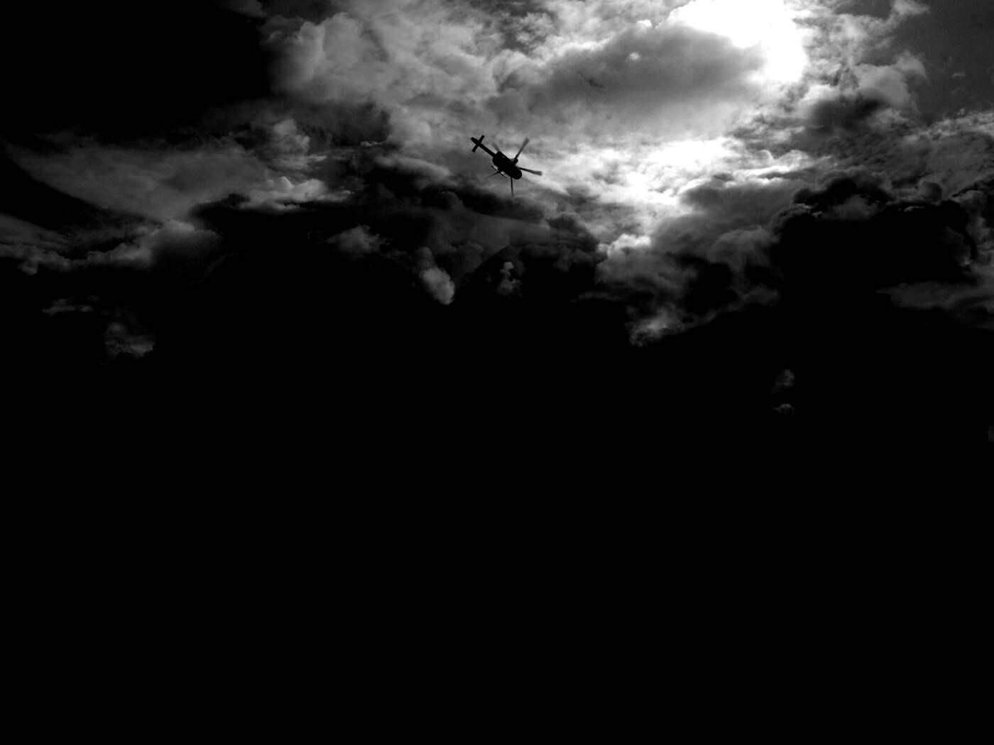 Дымящий город обои