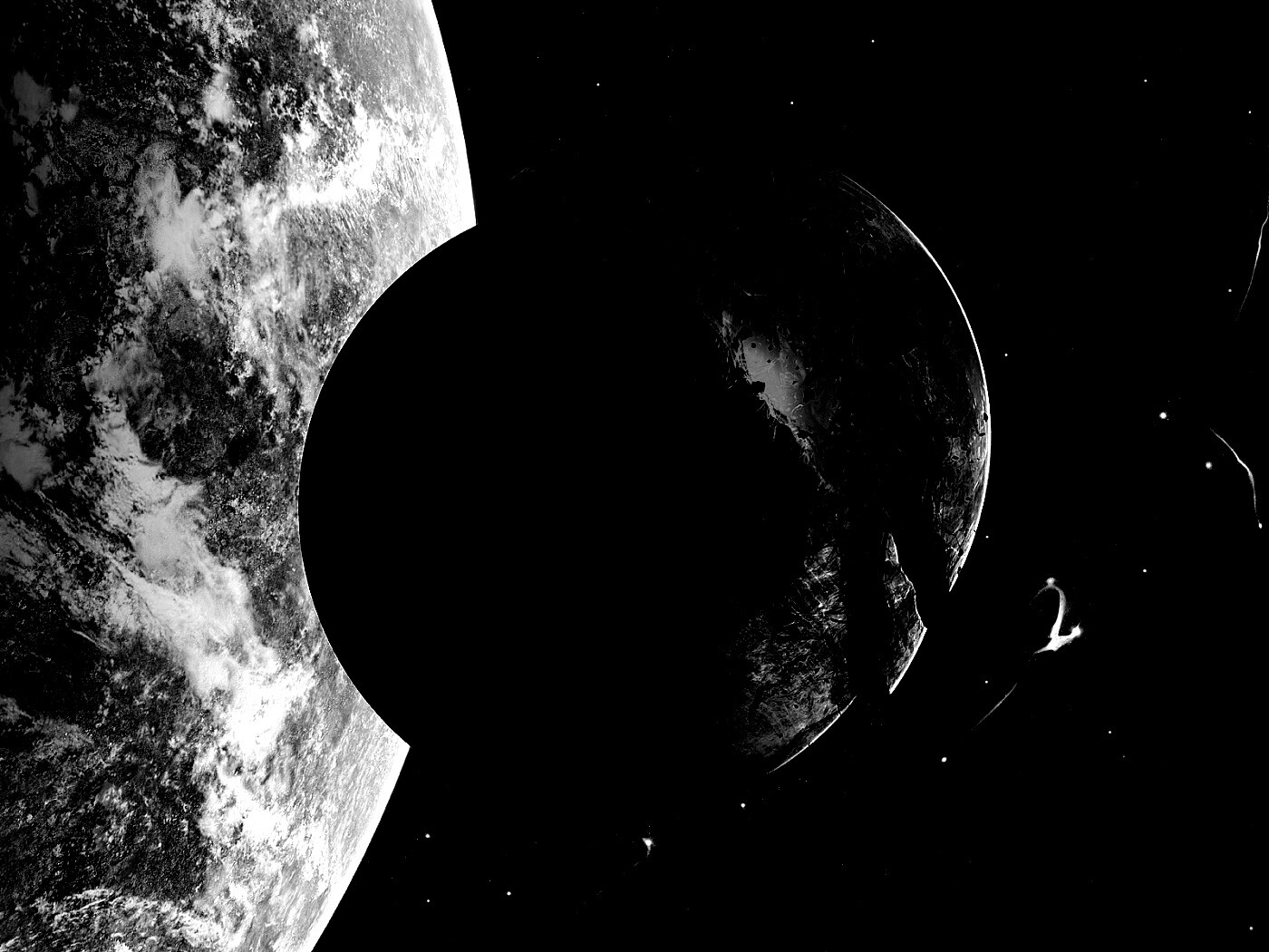 Спутник раскалывается пополам обои