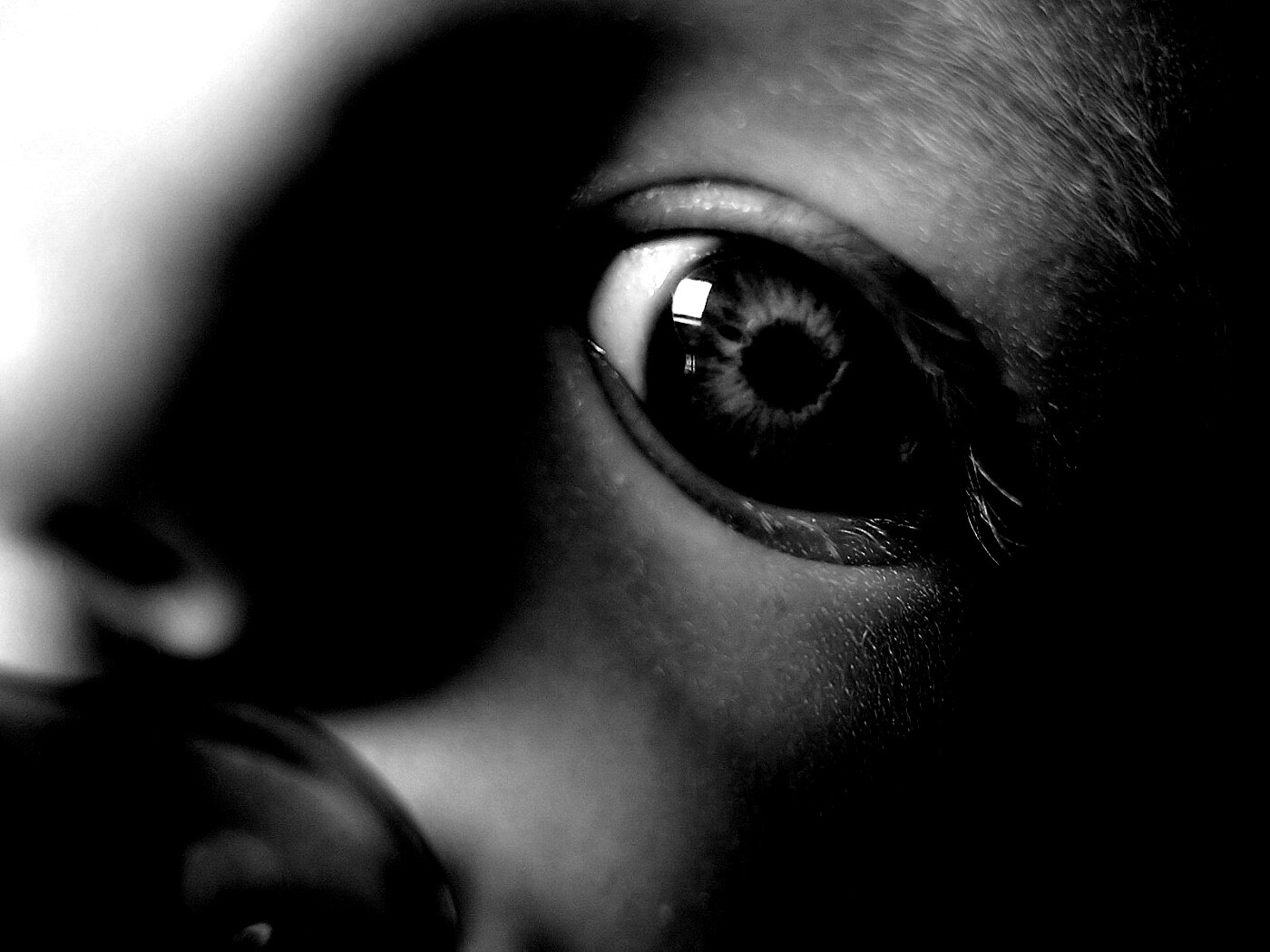 Синий глаз ребенка обои