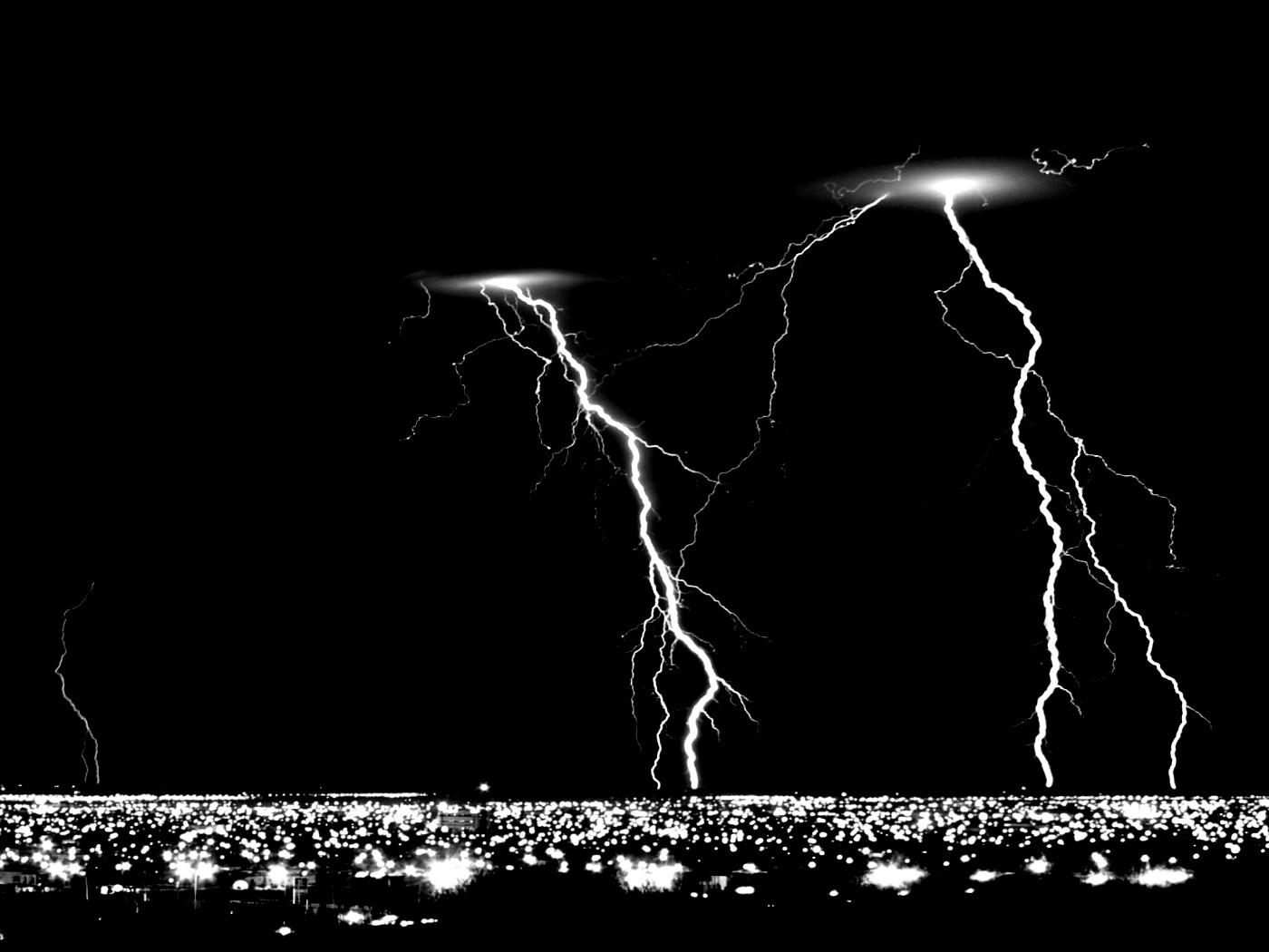 Гроза над городом обои