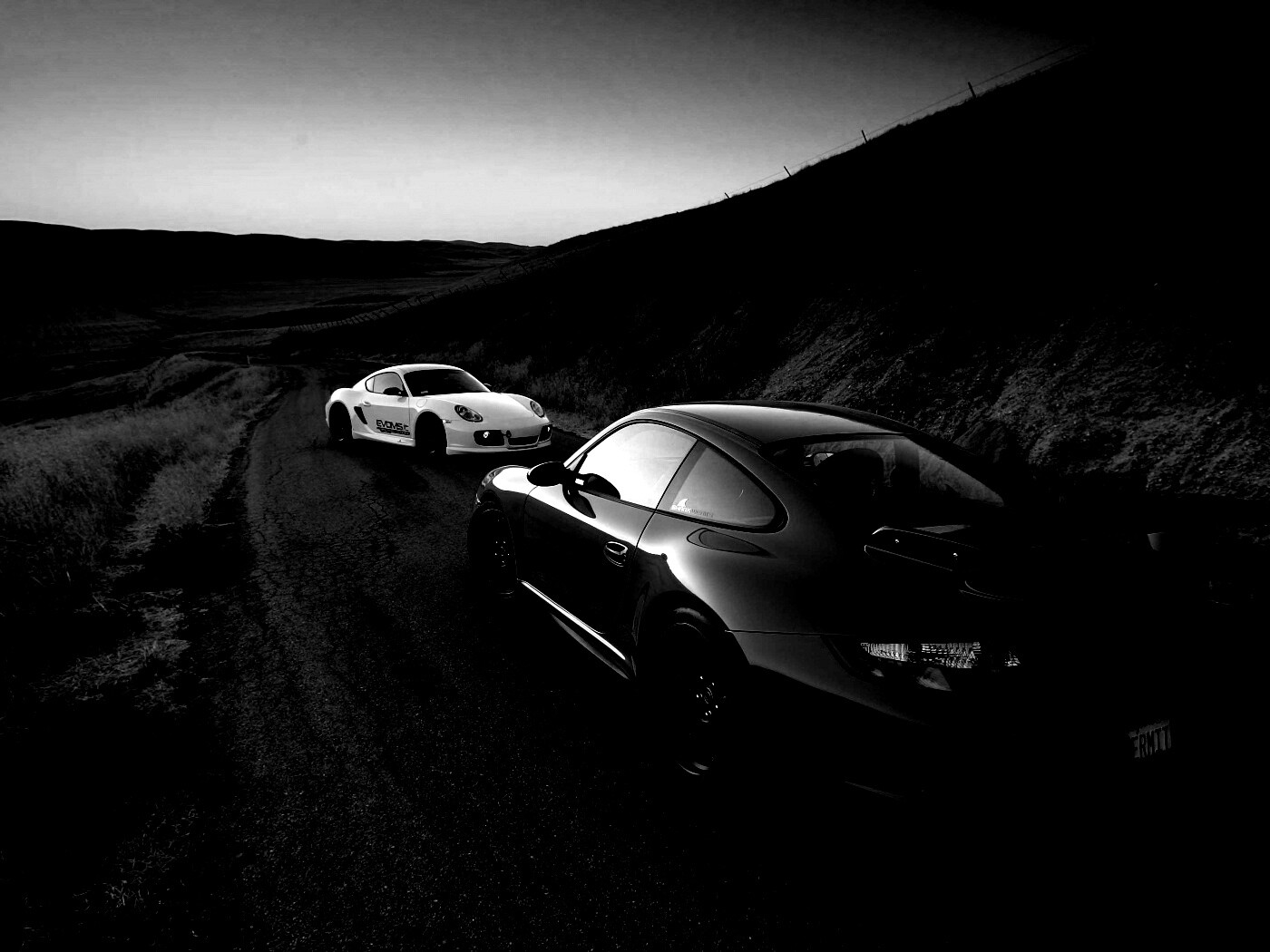 Два порша на горной дороге обои