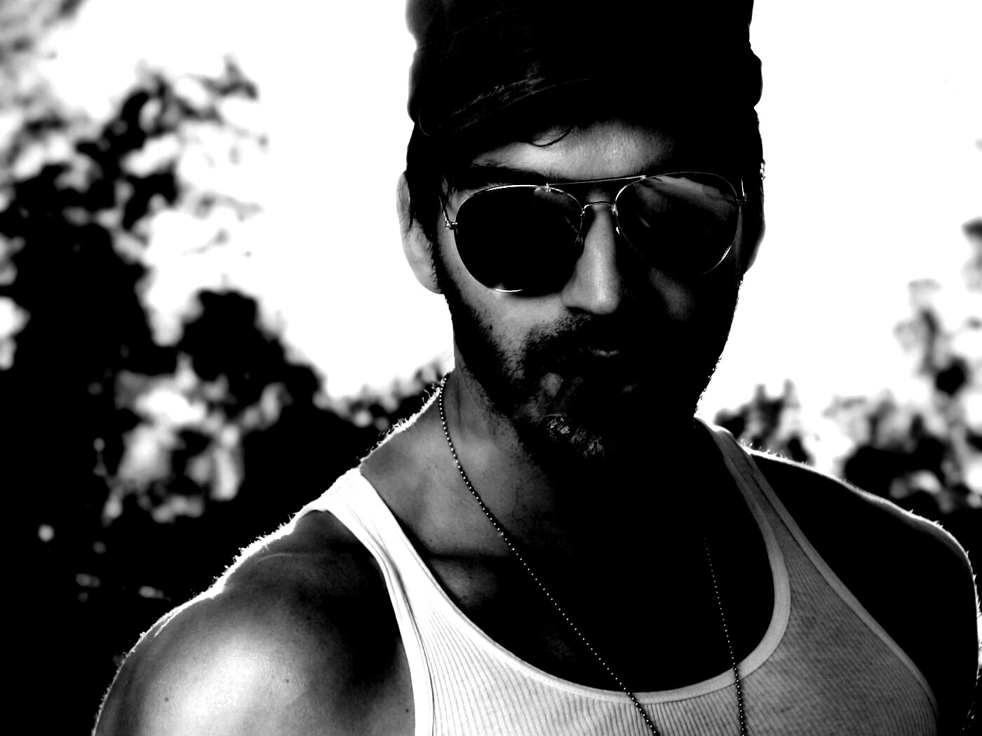 Суровый парень с сигарой обои