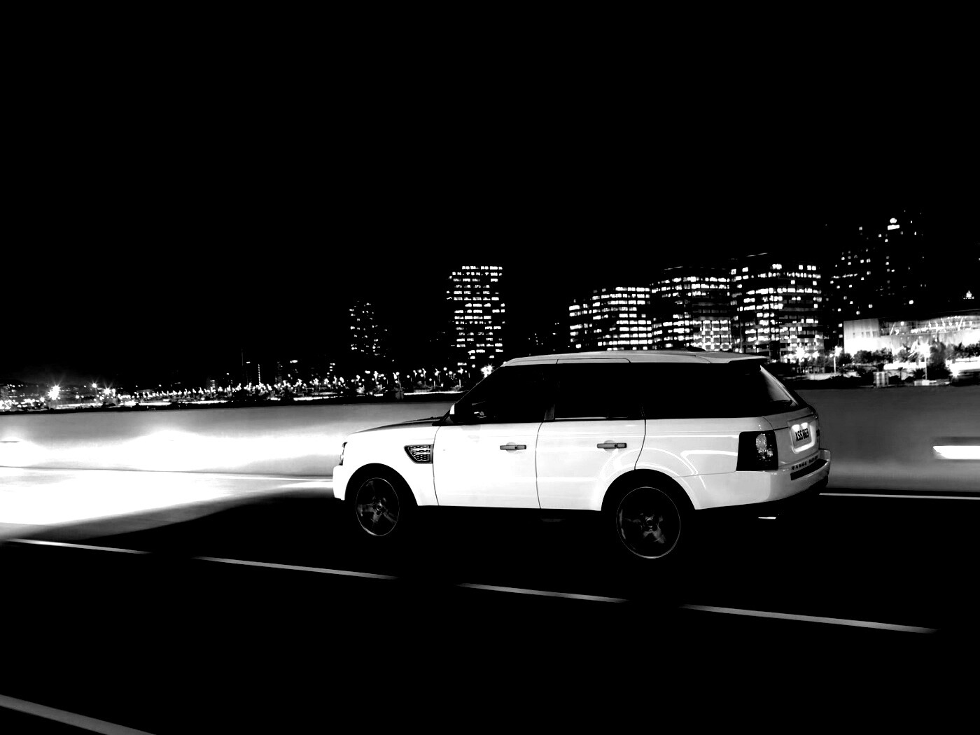 Белый Лэнд Ровер обои