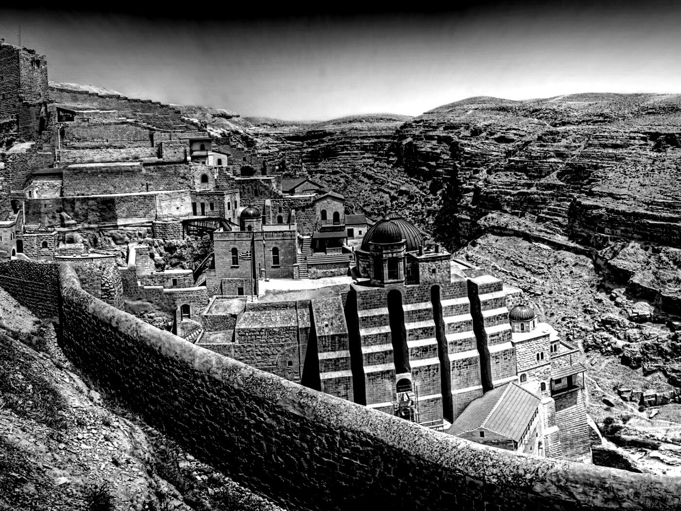 Город среди скал обои