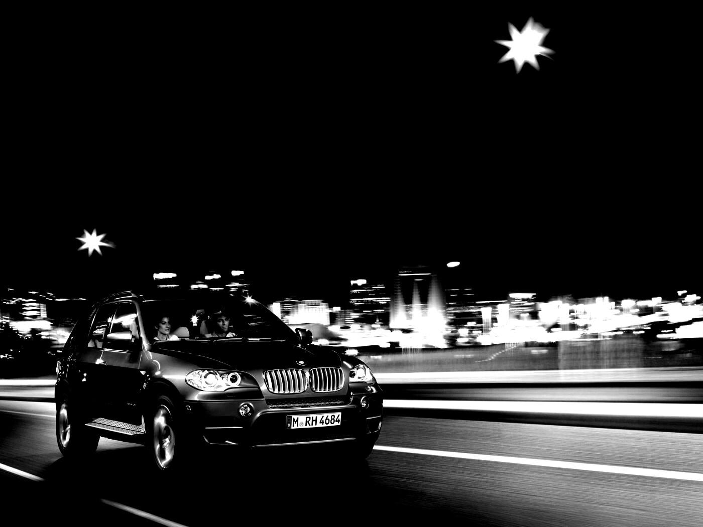 Пара в BMW X5 обои