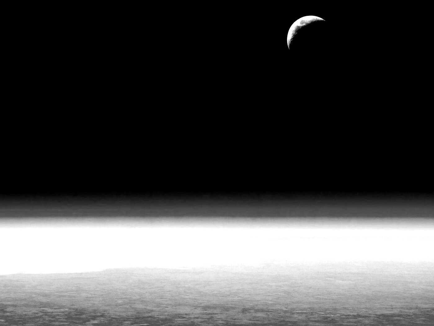 Луна над горизонтом обои