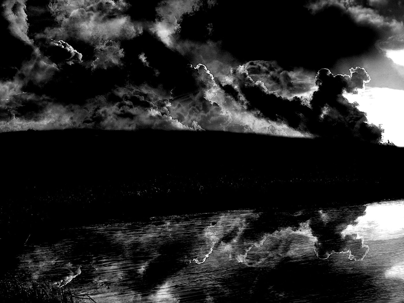 Тучи над лугом обои