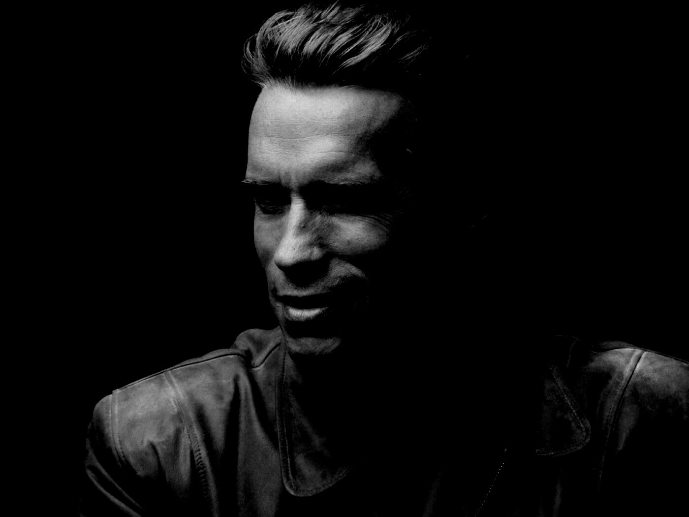 Молодой Арни обои