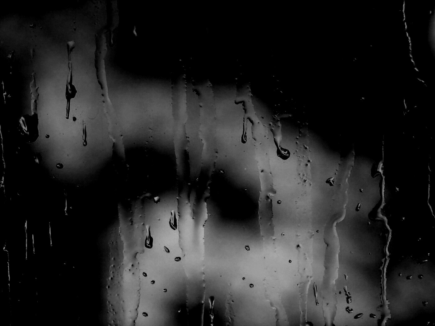 Текущая по стеклу вода обои