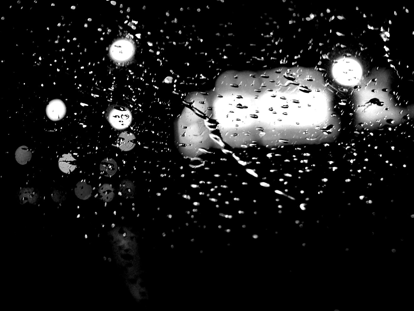 Дождь на стекле обои