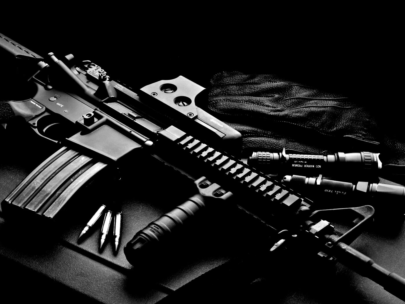 Черный автомат обои