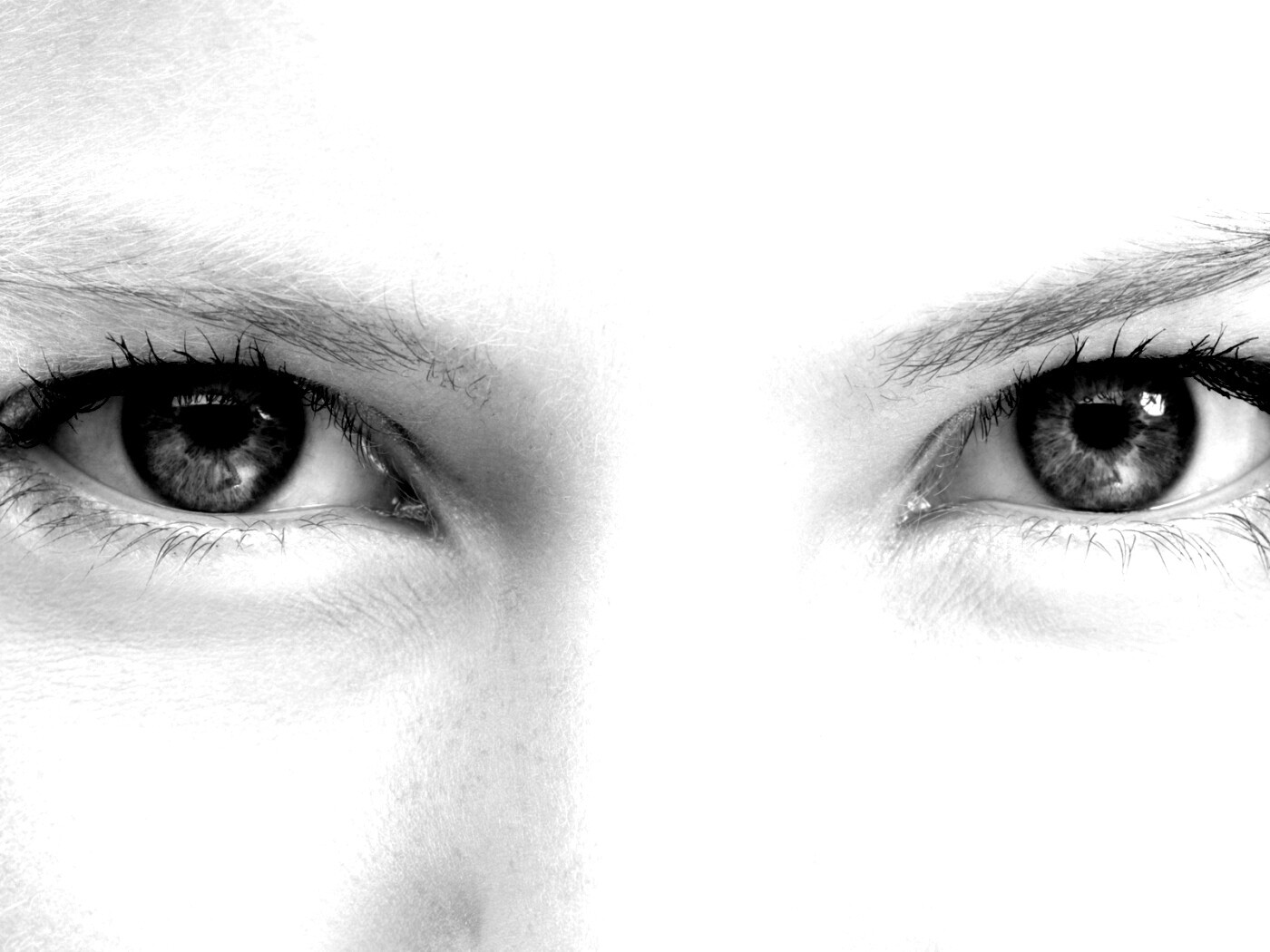 Она смотрит на тебя обои