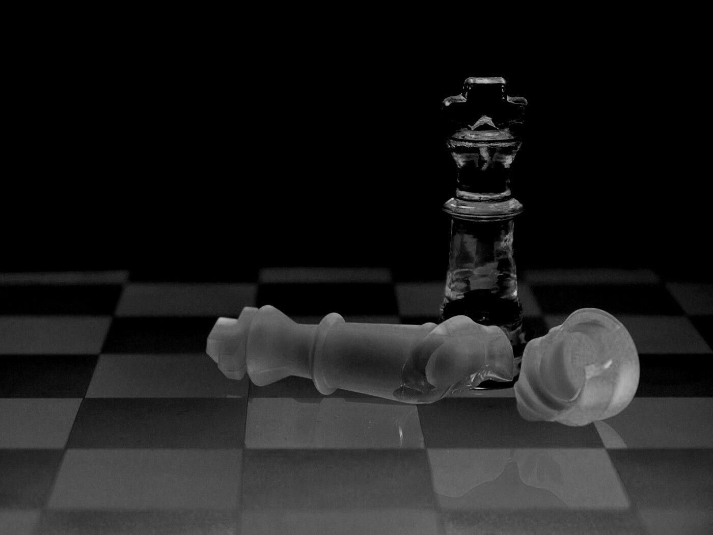 Две шахматных фигуры обои