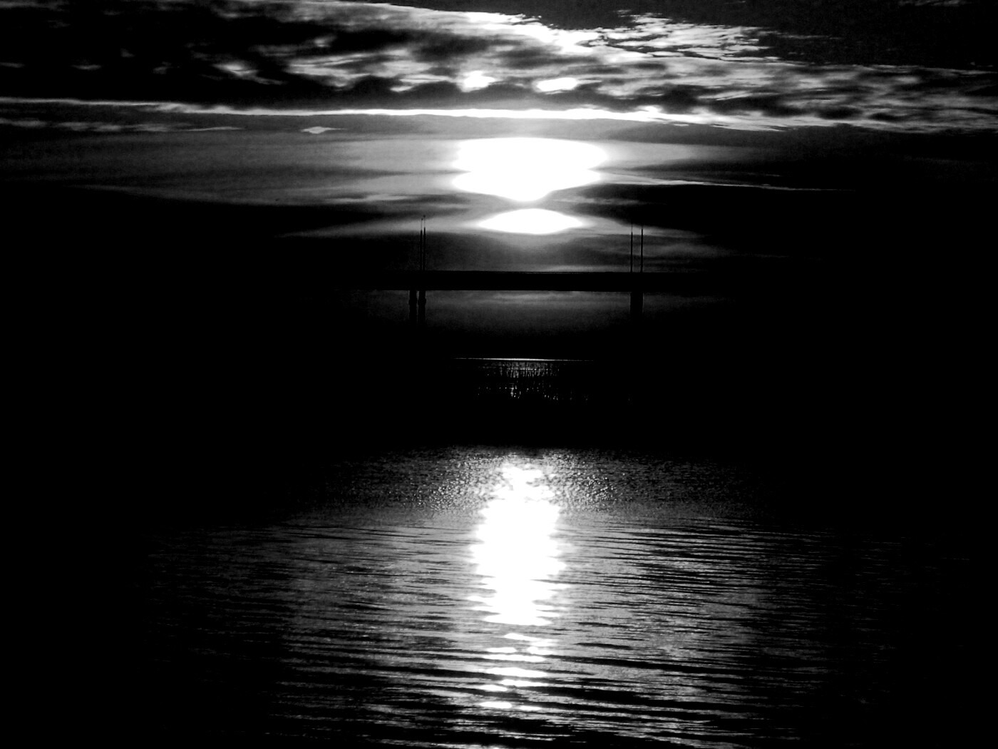 Мост на фоне заката обои