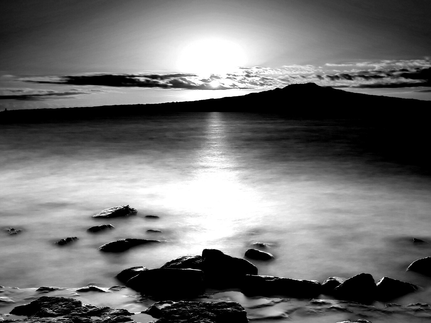 Восход над озером обои