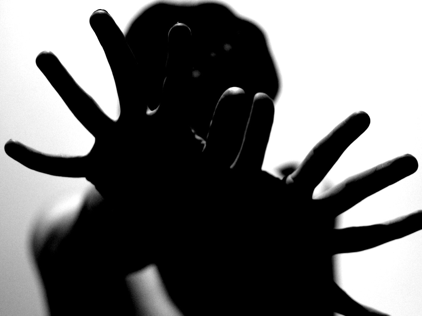 Руки тянутся к тебе обои