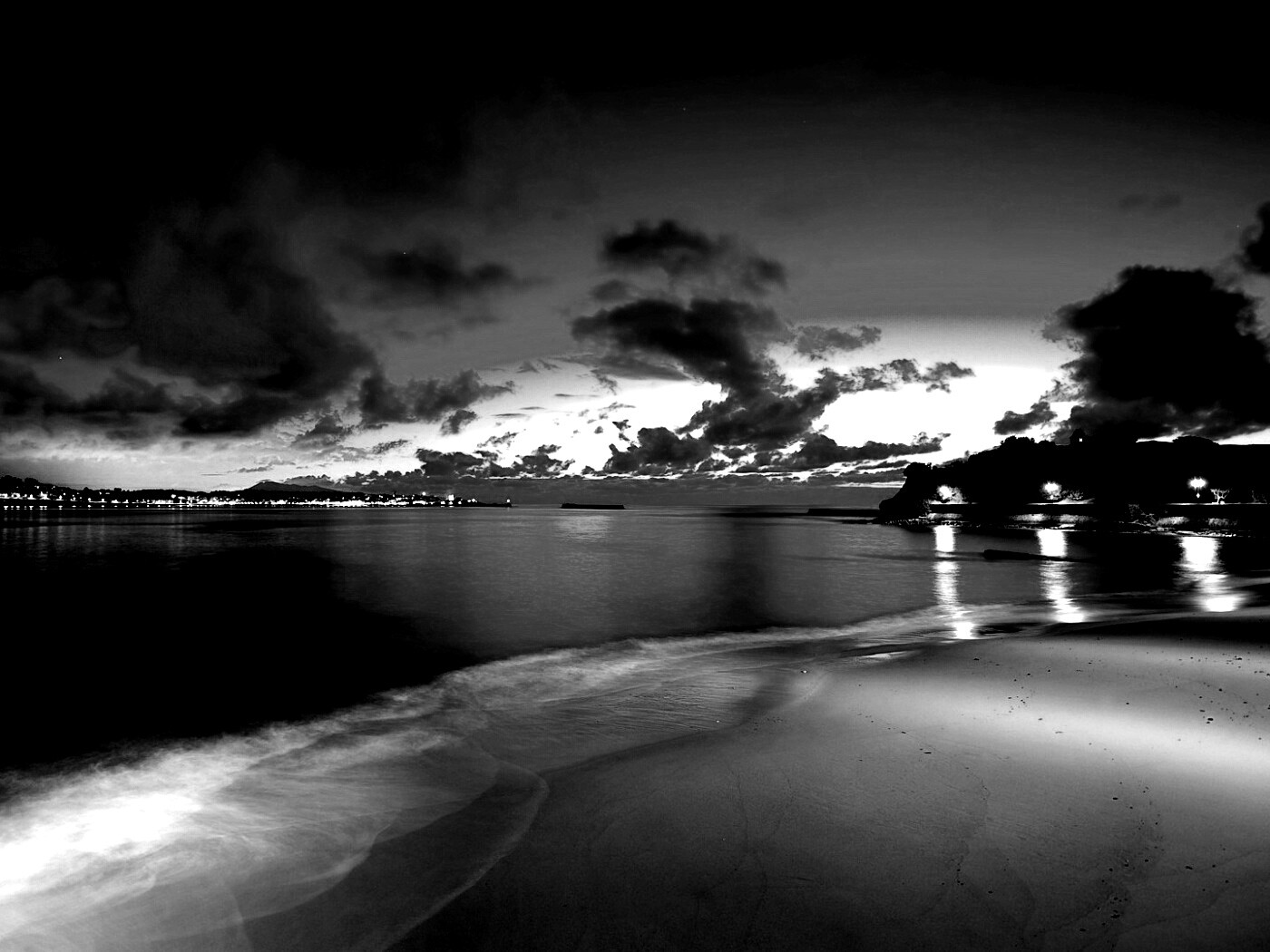 Пляж во франции ночью обои