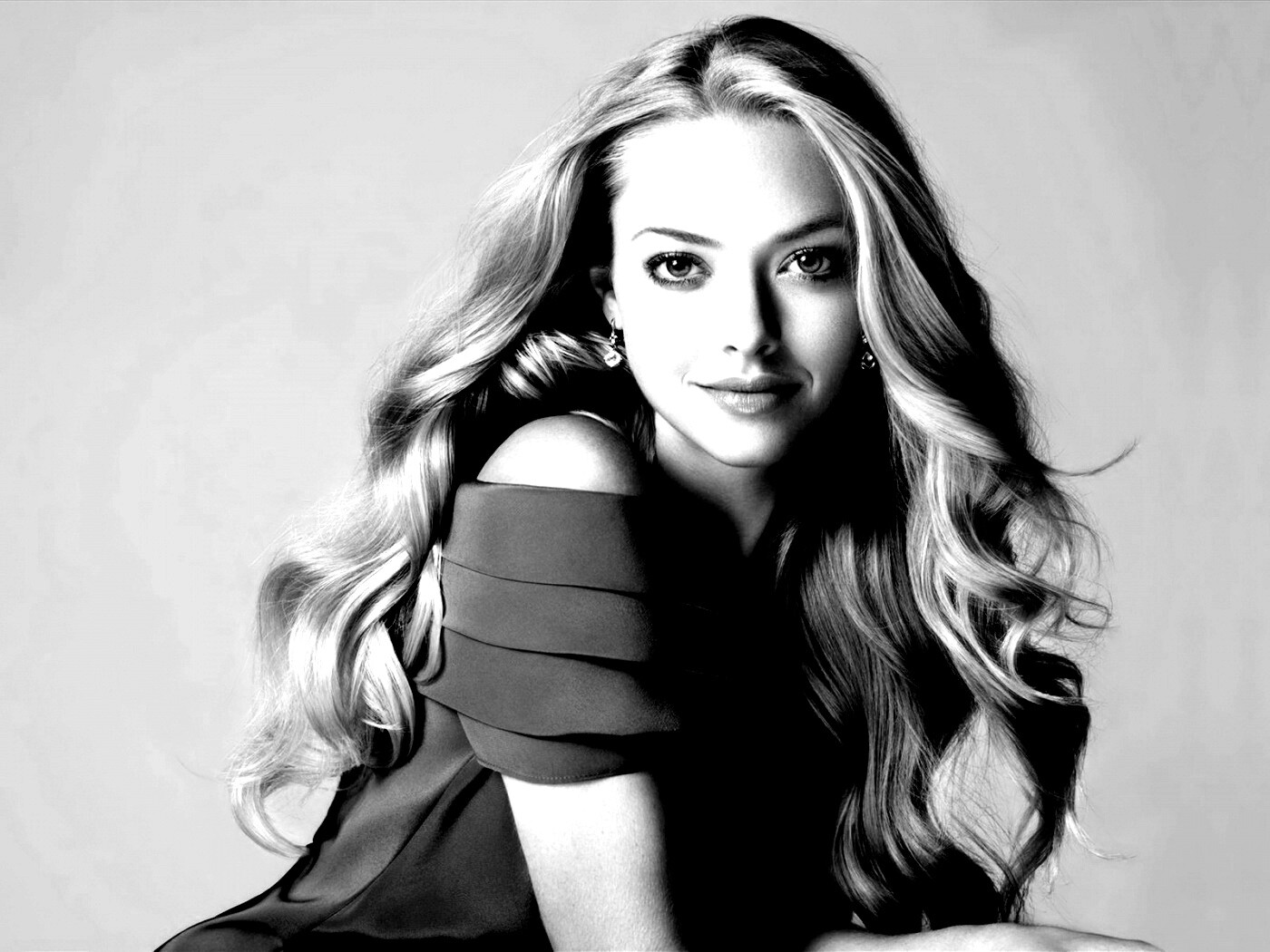 Красавица Аманда Сэйфрид обои