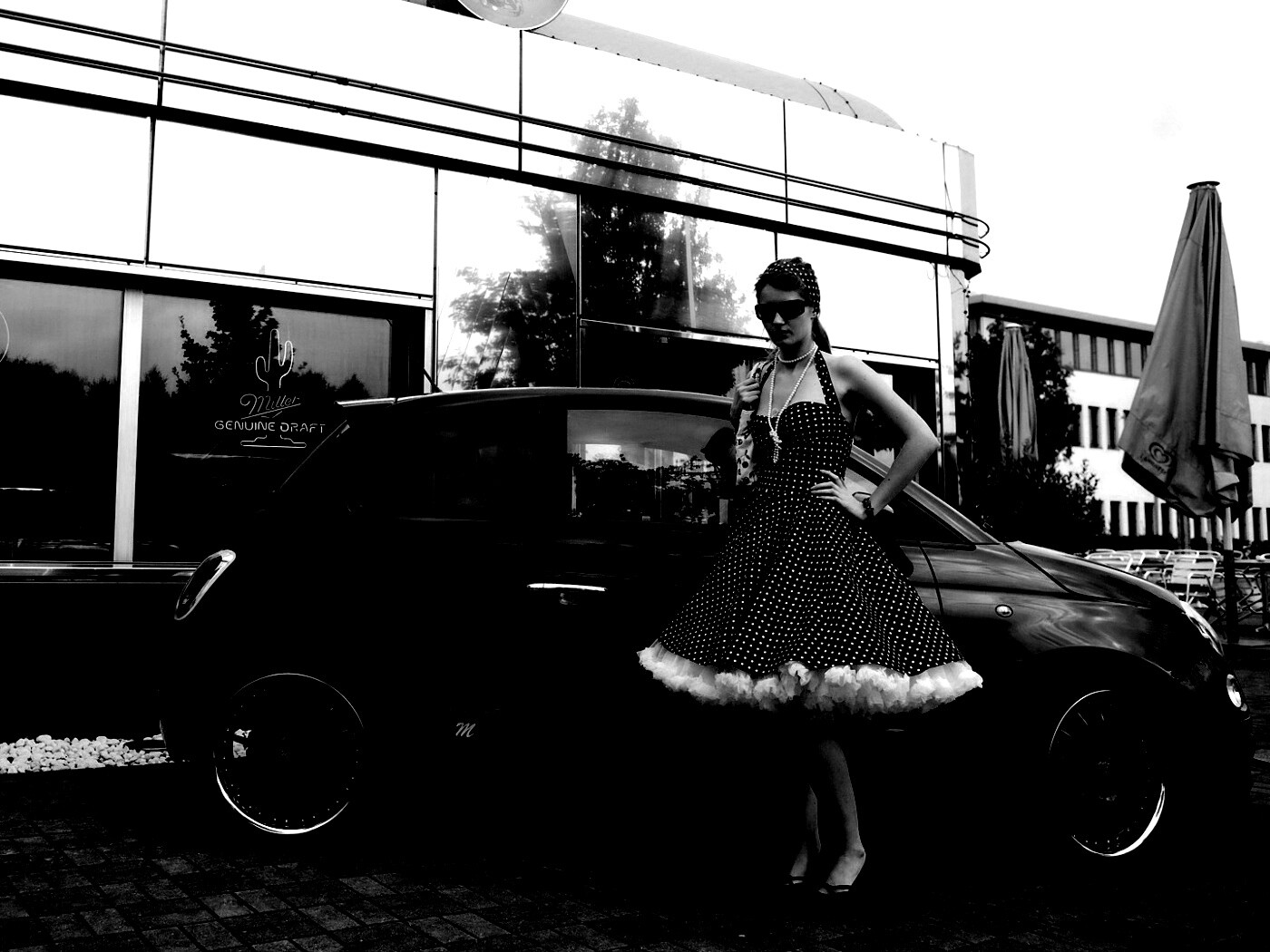 Fiat 500 и девушка обои