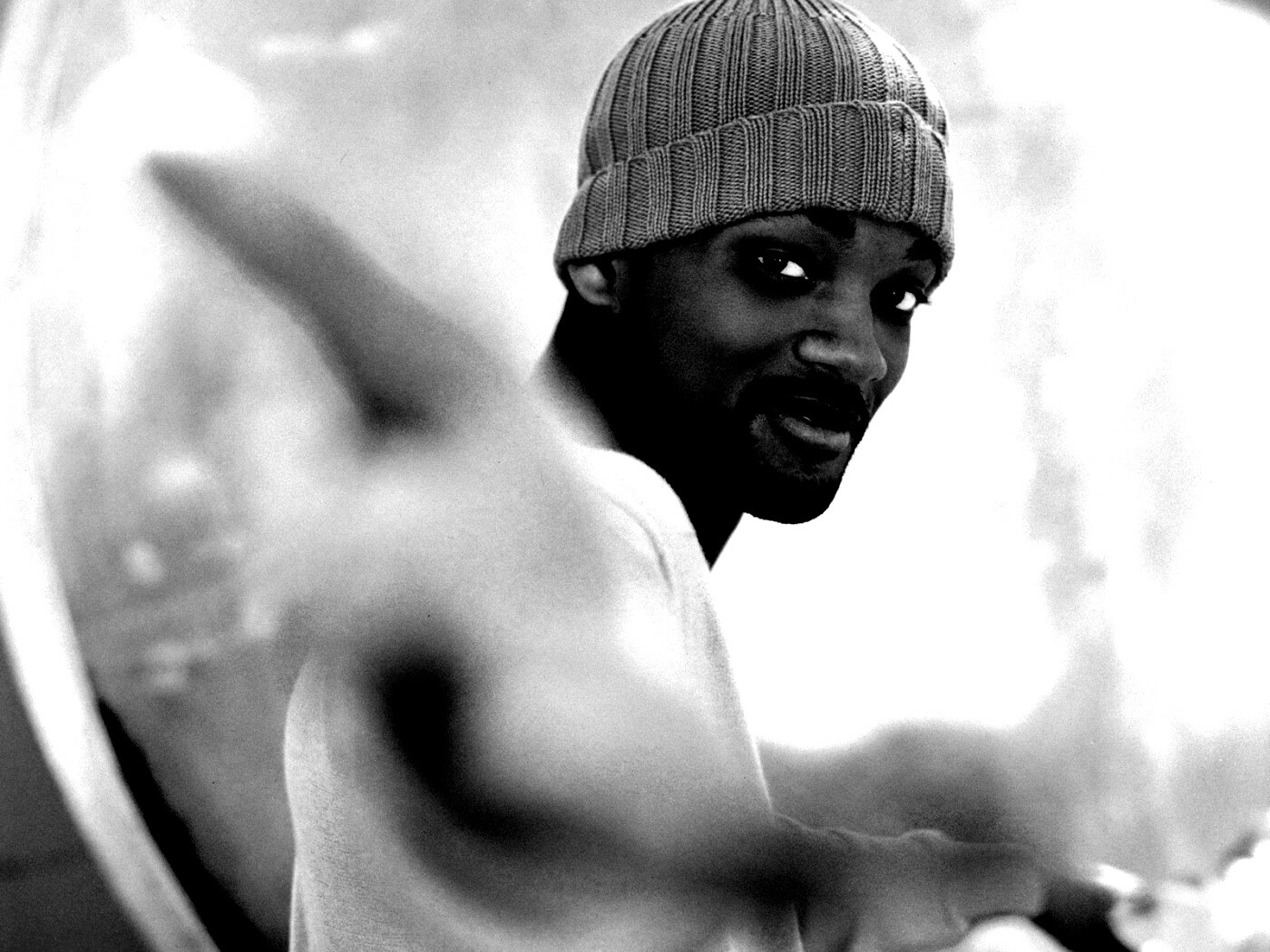 Уилл Смит протягивает тебе руку обои