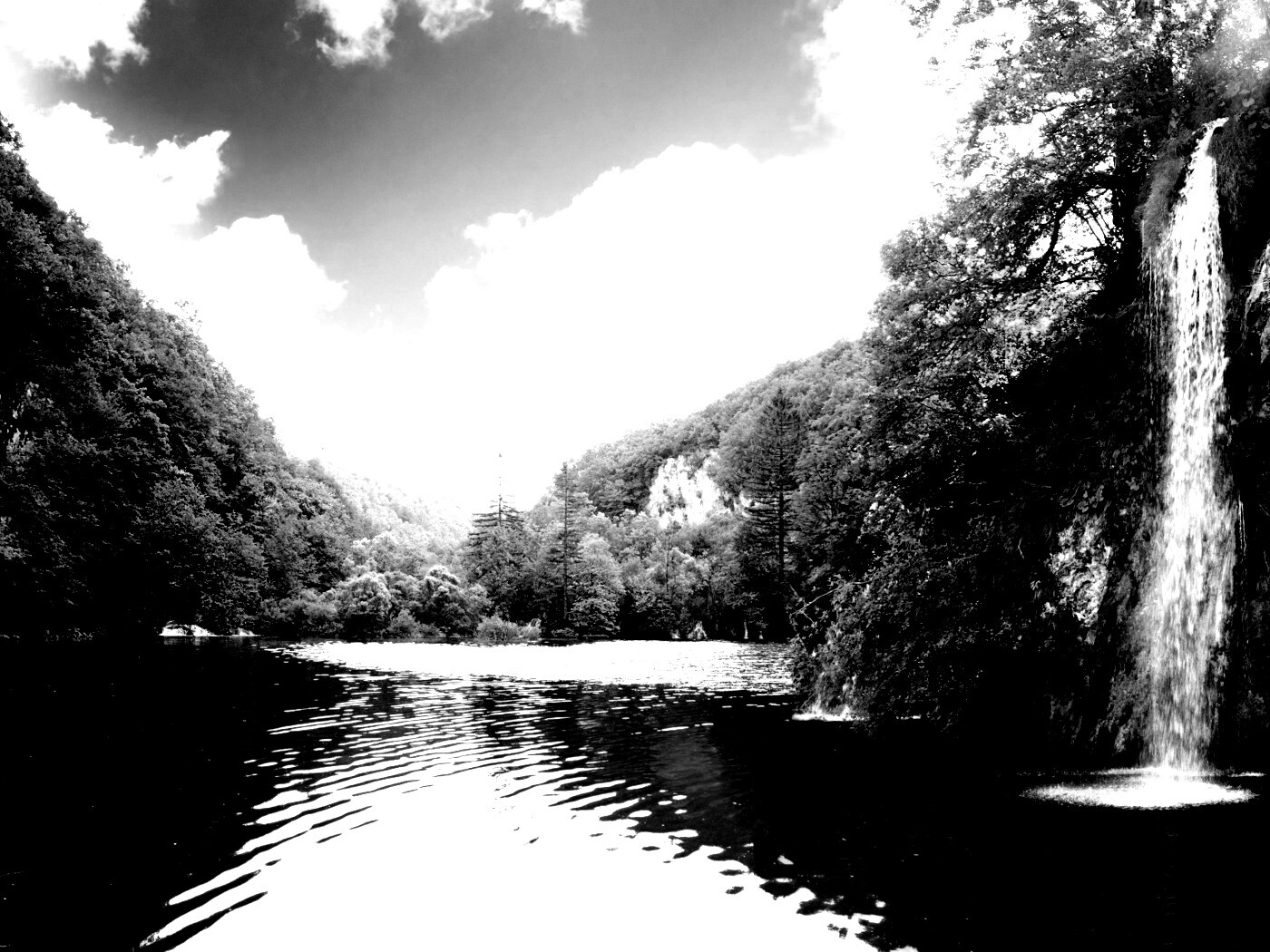 Водопад у реки обои