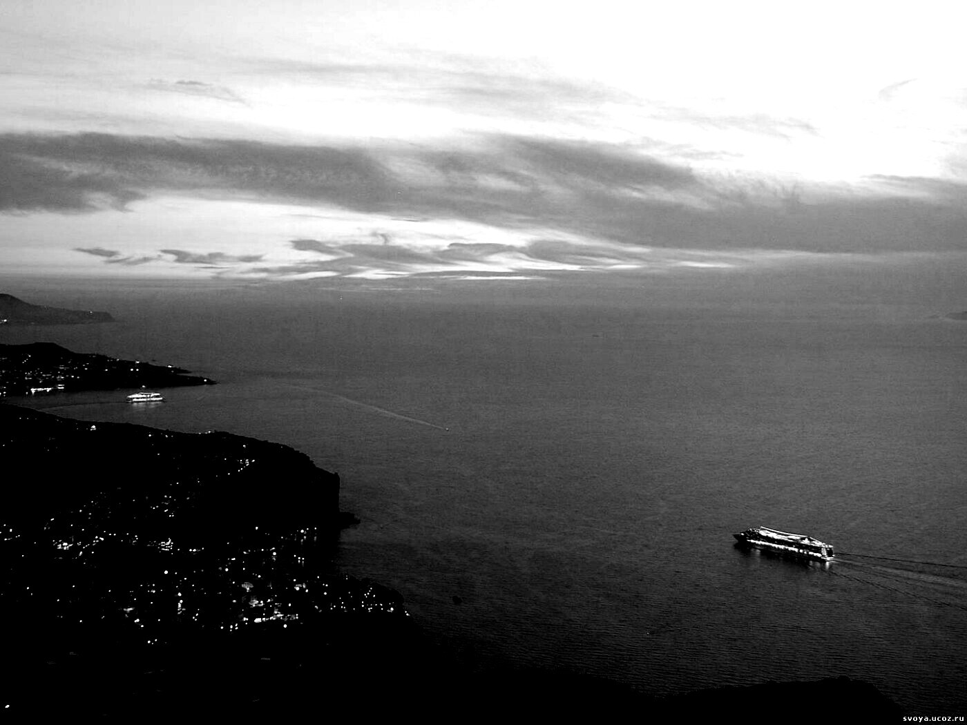 Городок у моря обои