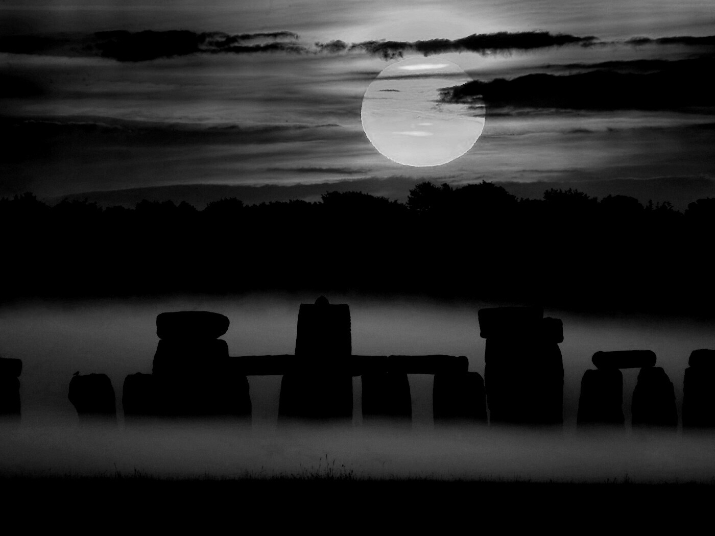 Стоунхэндж в утреннем тумане обои