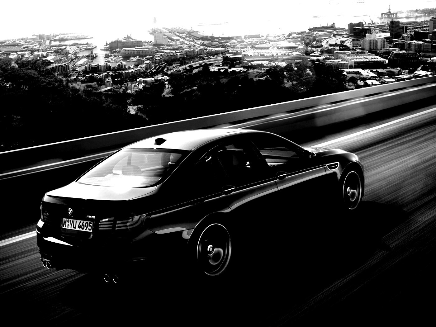 BMW F10 M5 на скоростной автостраде обои