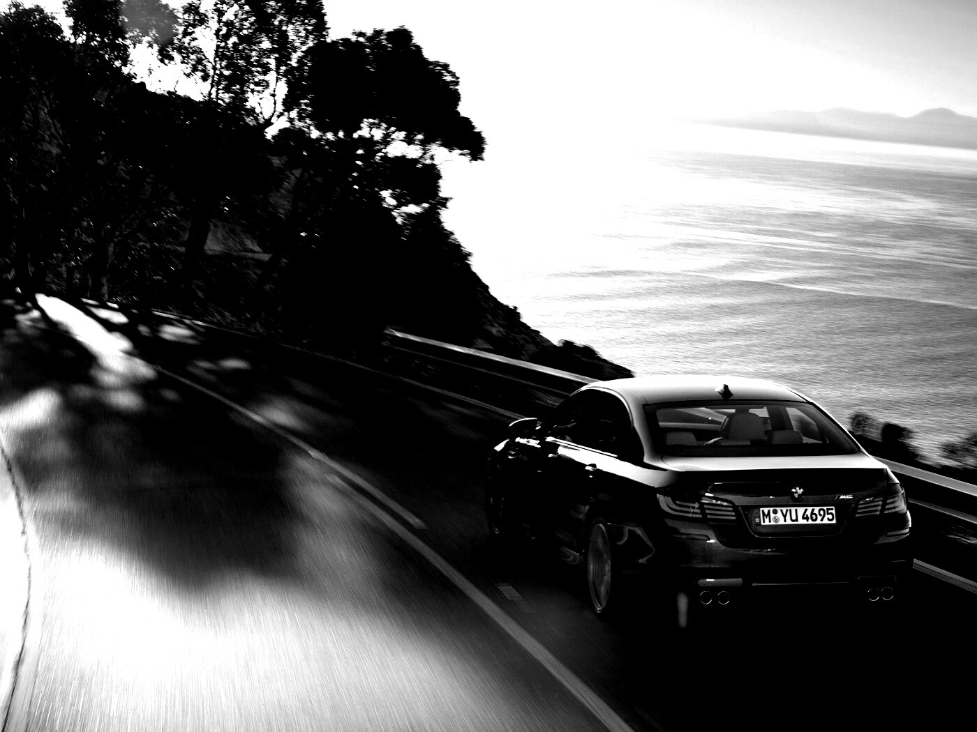 BMW F10 на горной дороге  обои