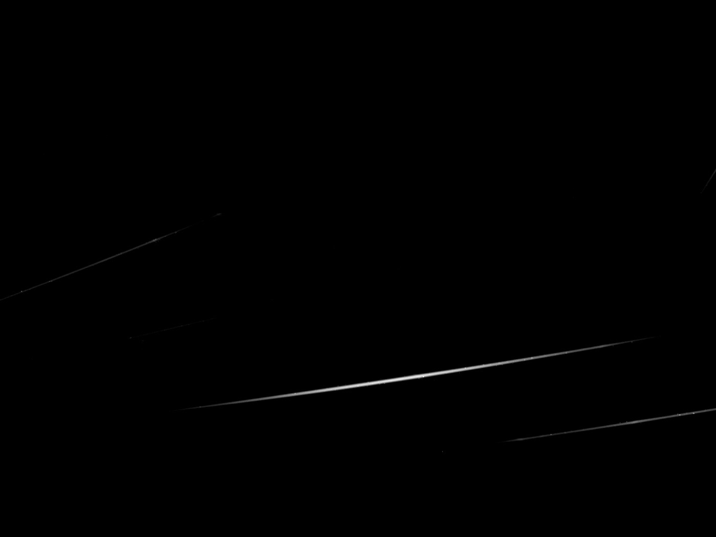 Лучи света на графитовом фоне обои