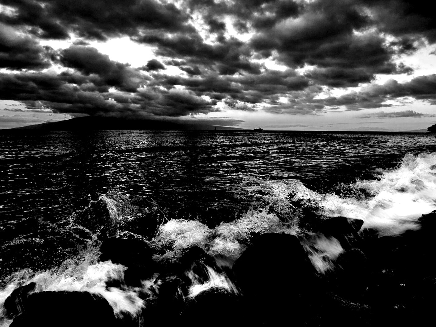 Неспокойно синее море.. обои