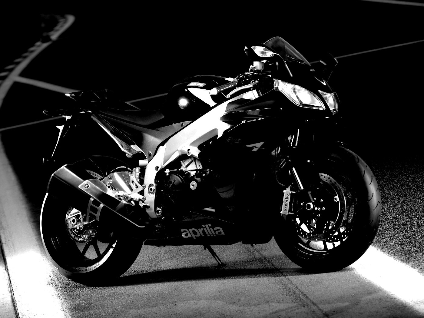 Aprilia на треке обои