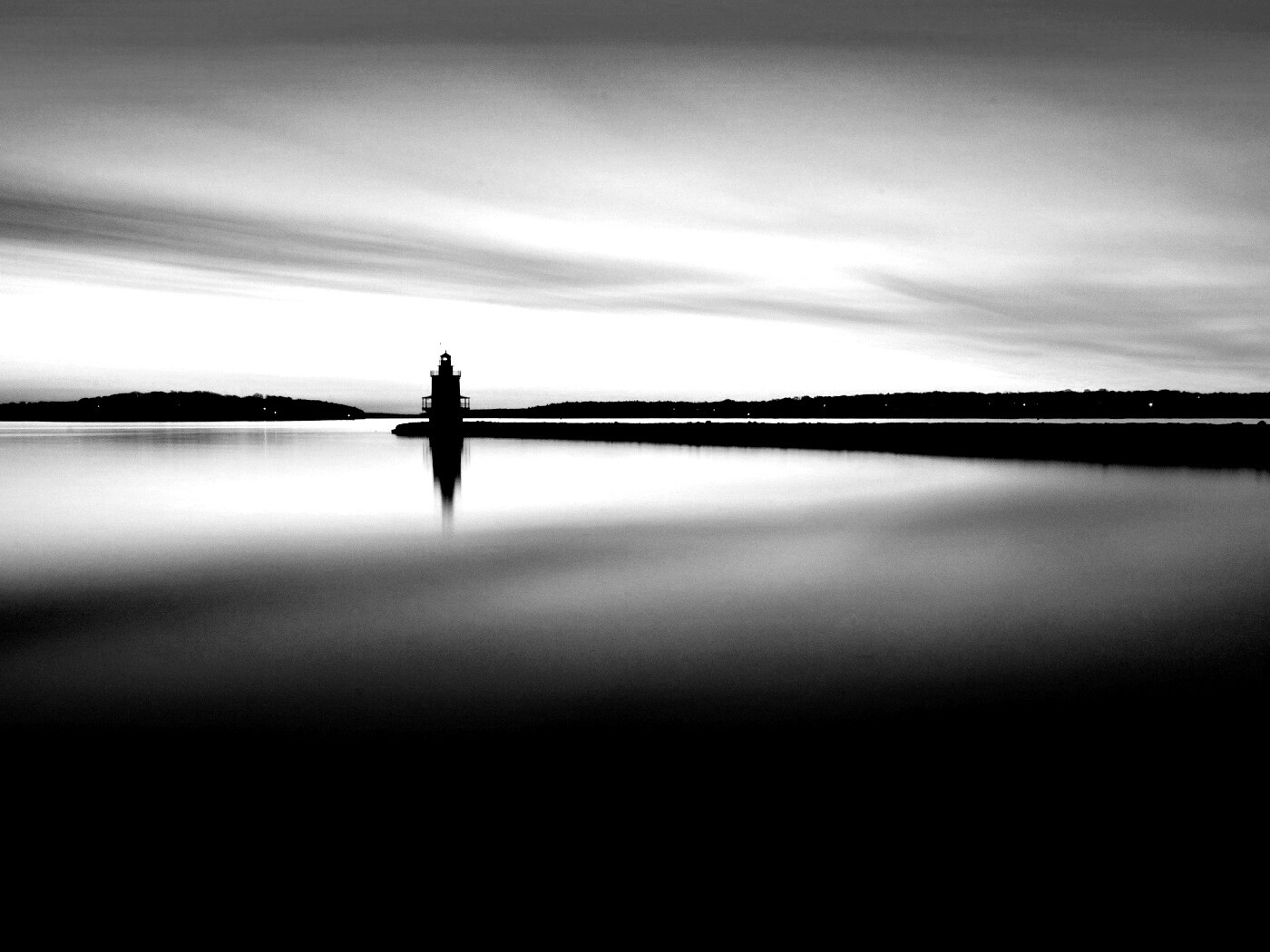 Маяк и его отражение обои