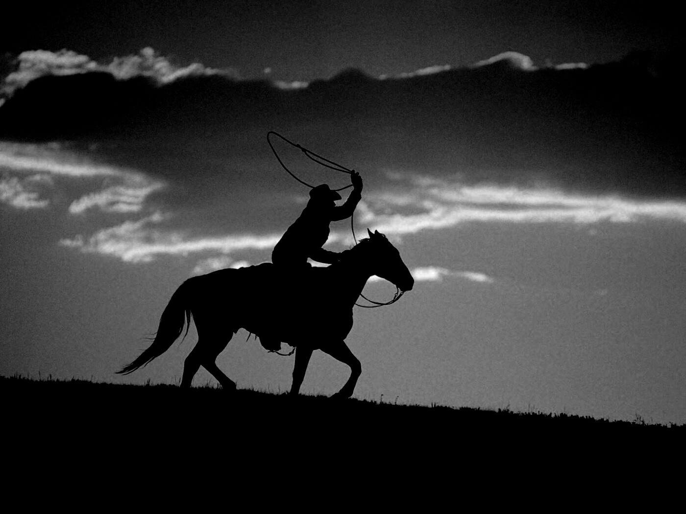 Силуэт ковбоя на закате обои