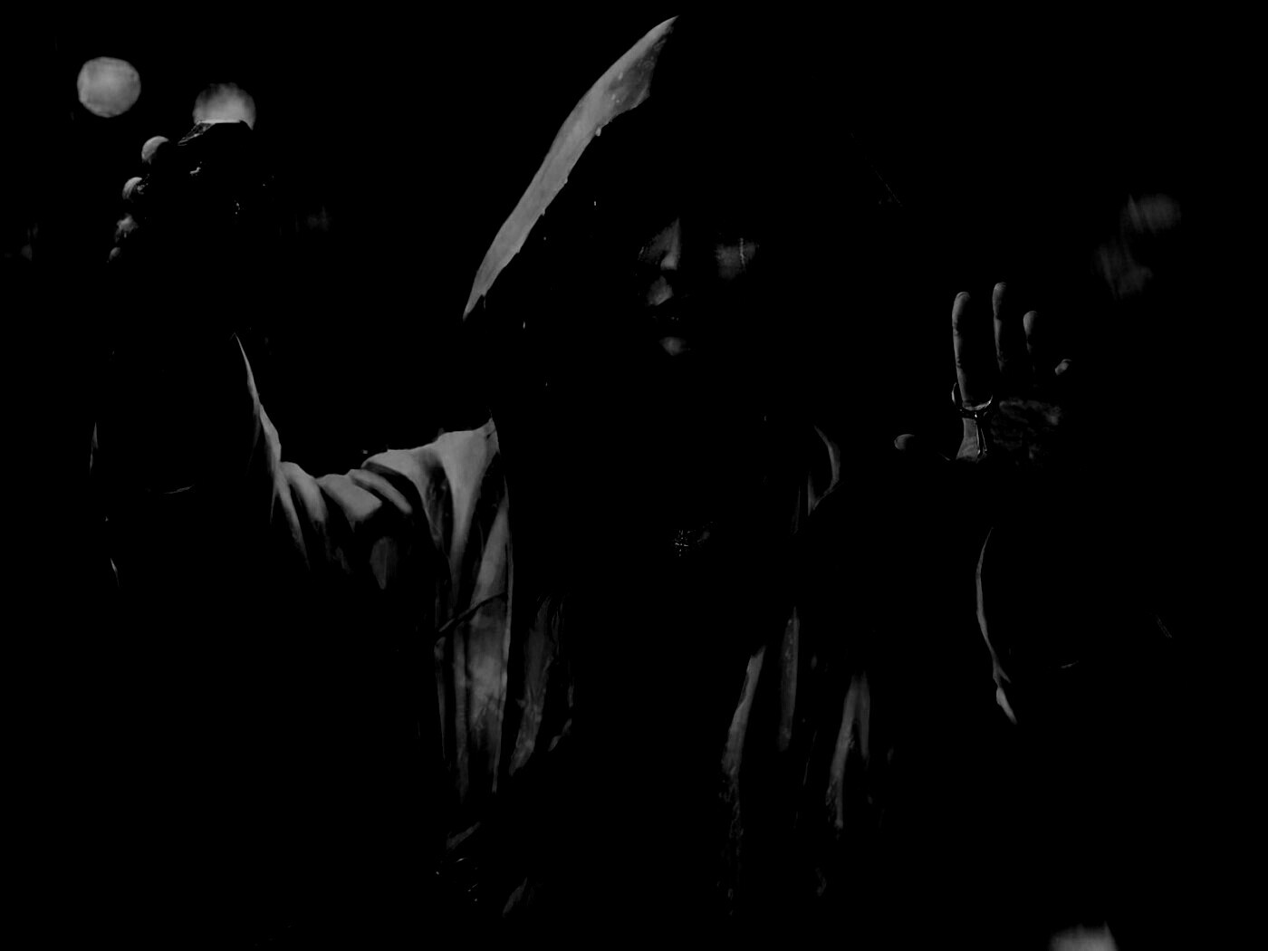 Девушка с гранатой обои