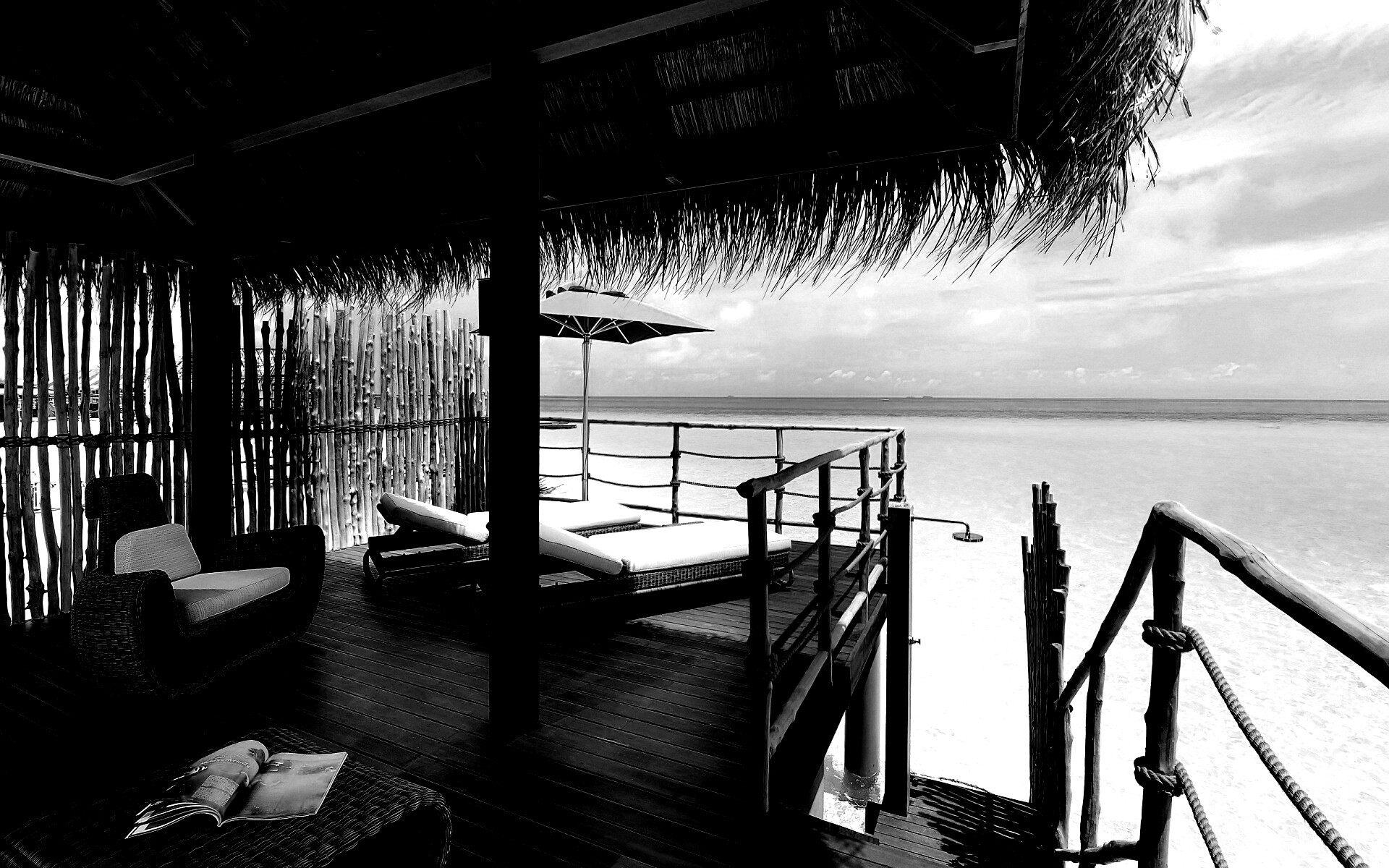 Домик на пляже обои