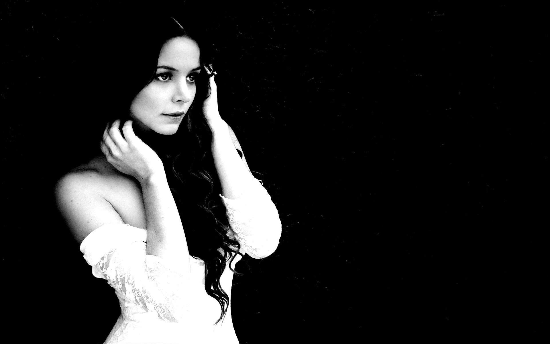 В белом платье обои