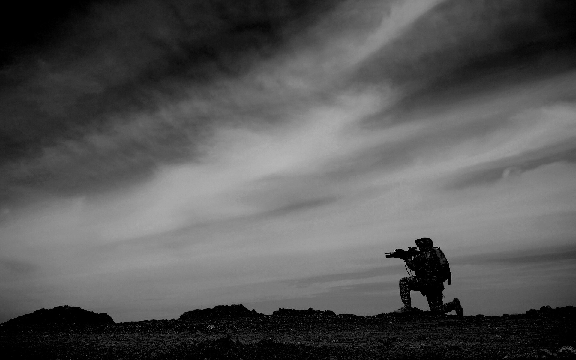 Стрельба с колена обои