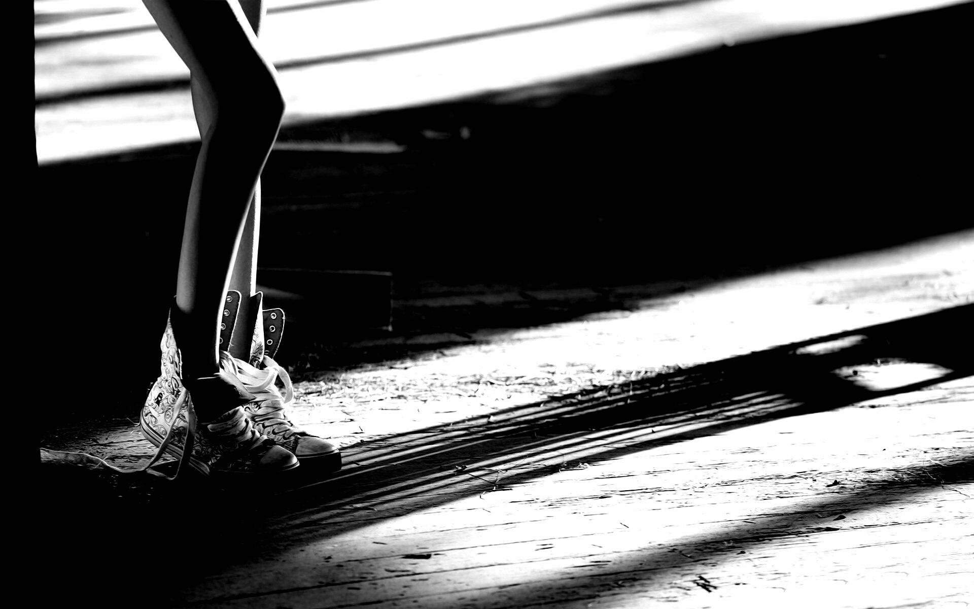 Ножки в кедах обои