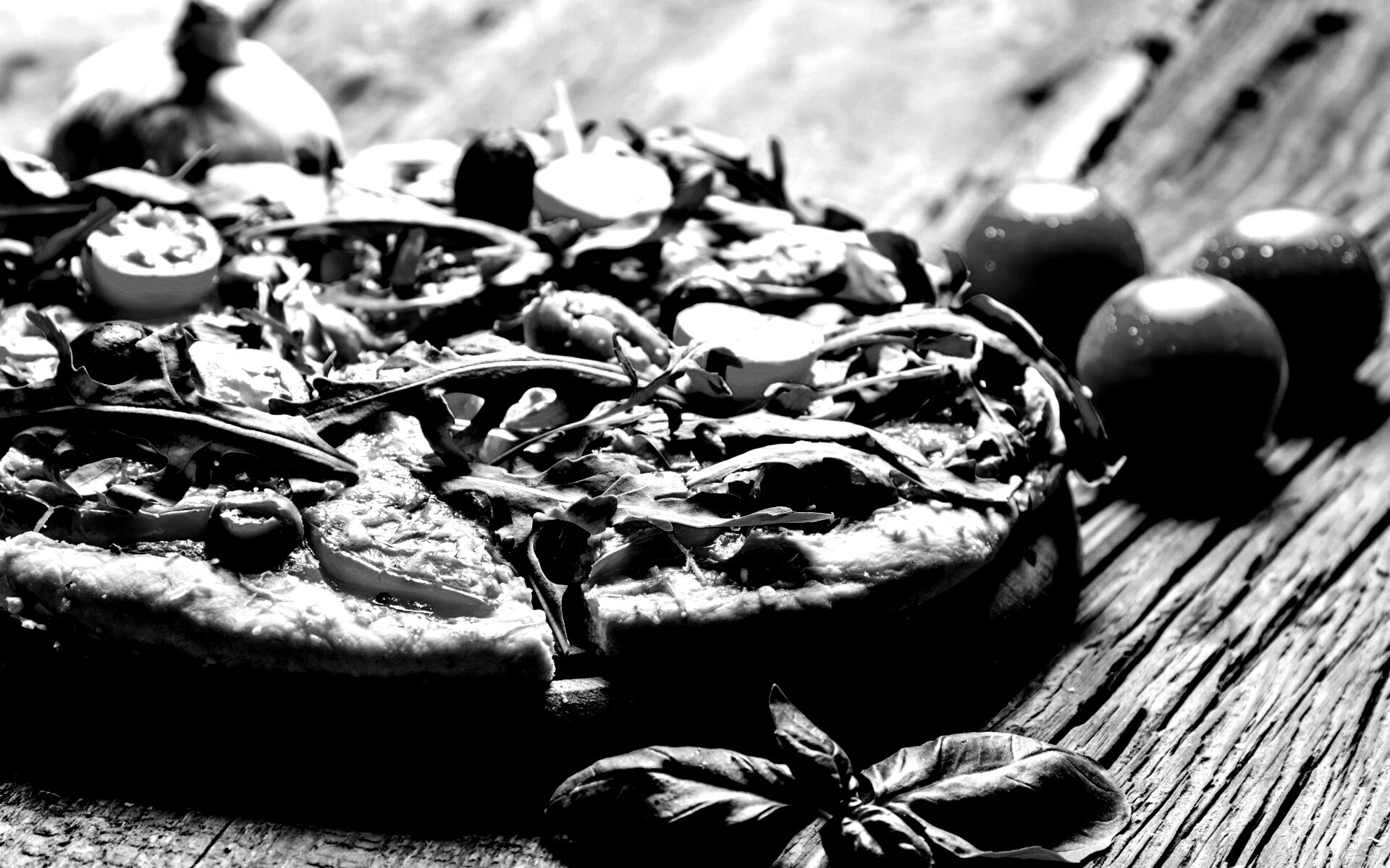 Свежая пицца с рукколой обои