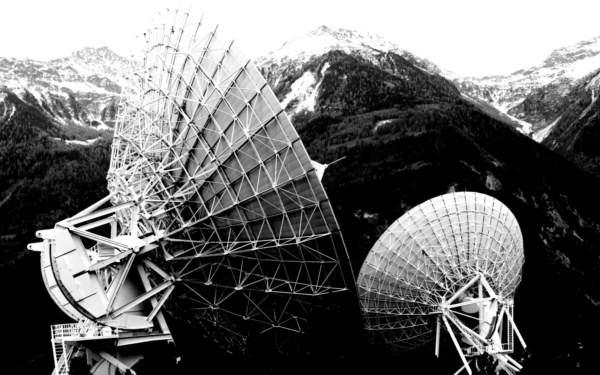 Локаторы в горах обои