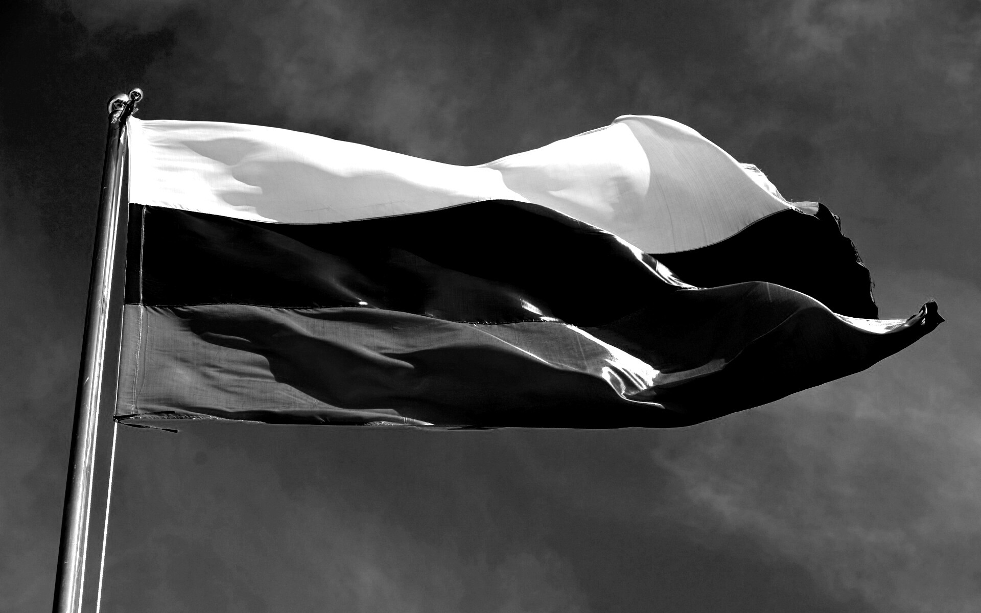 Флаг России на флагштоке обои