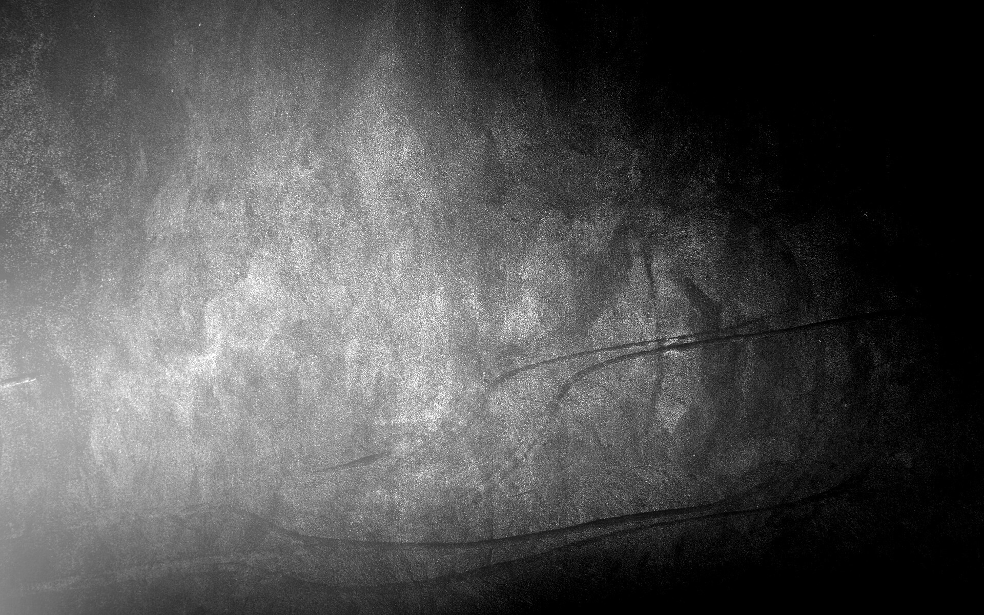 Царапины на стене обои