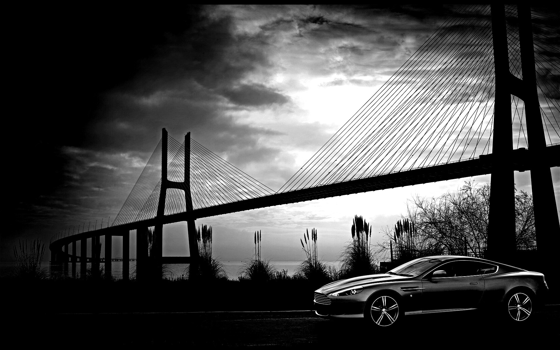 Aston Martin на фоне моста обои
