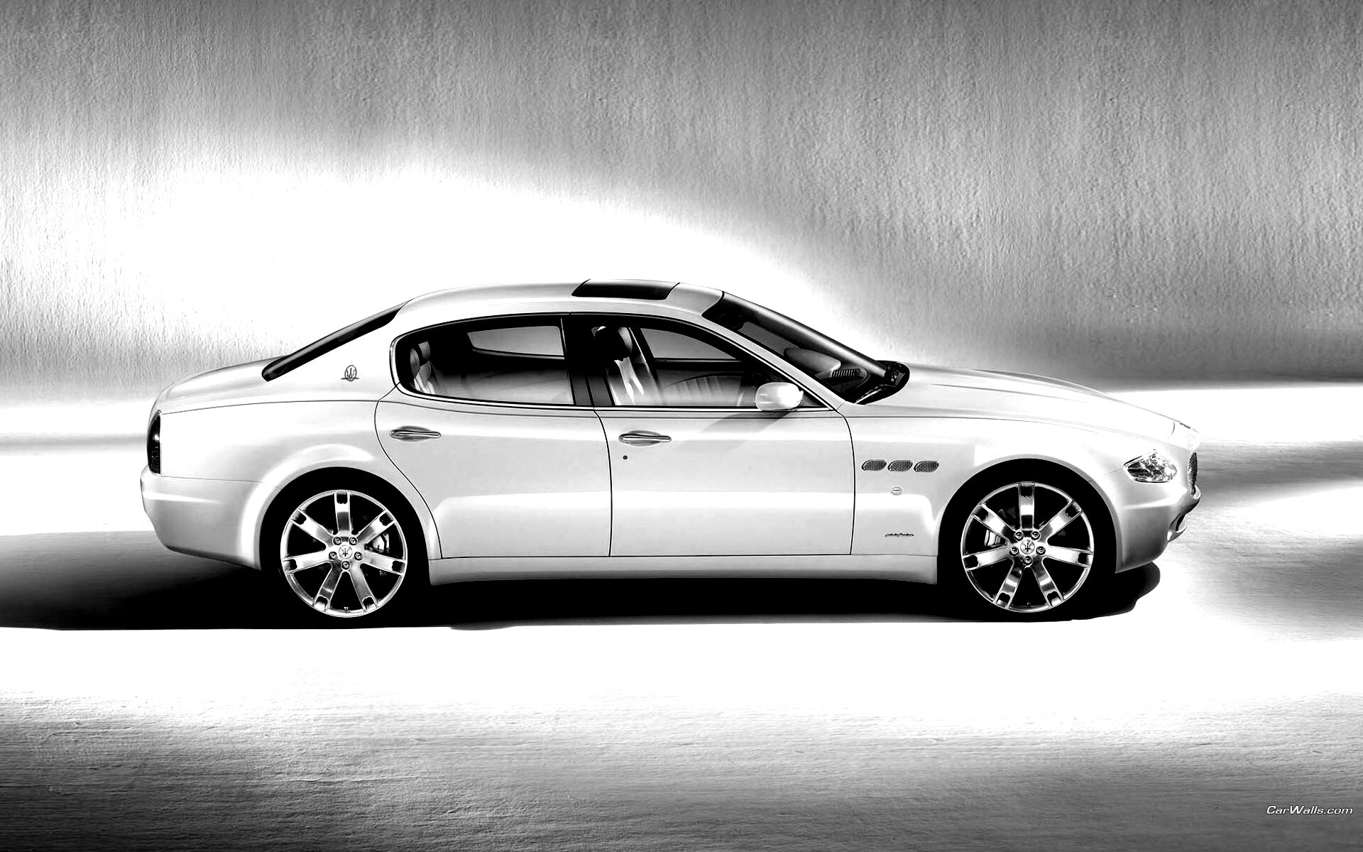 Maserati Quattroporte сбоку обои