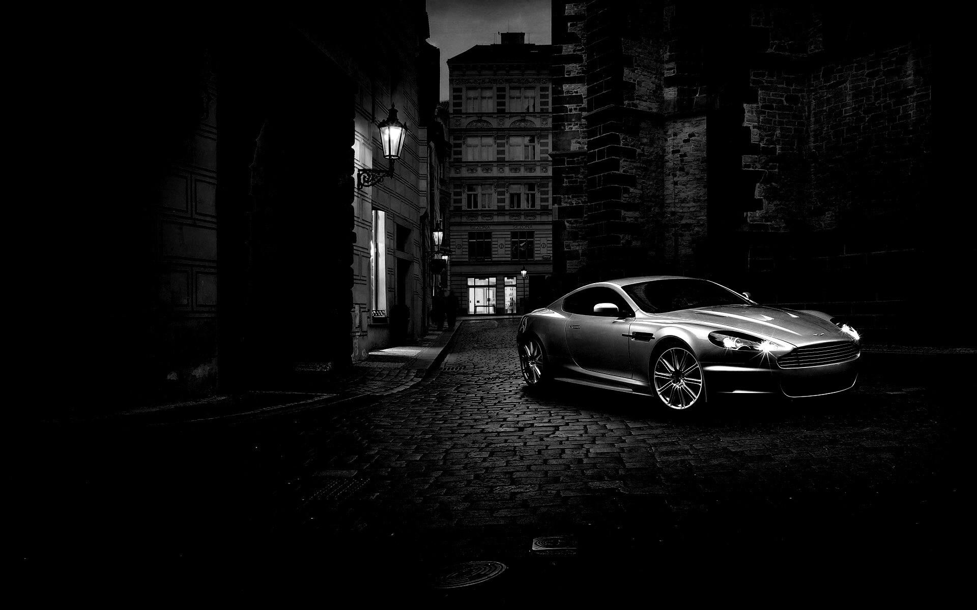 Серебристый Aston Martin обои