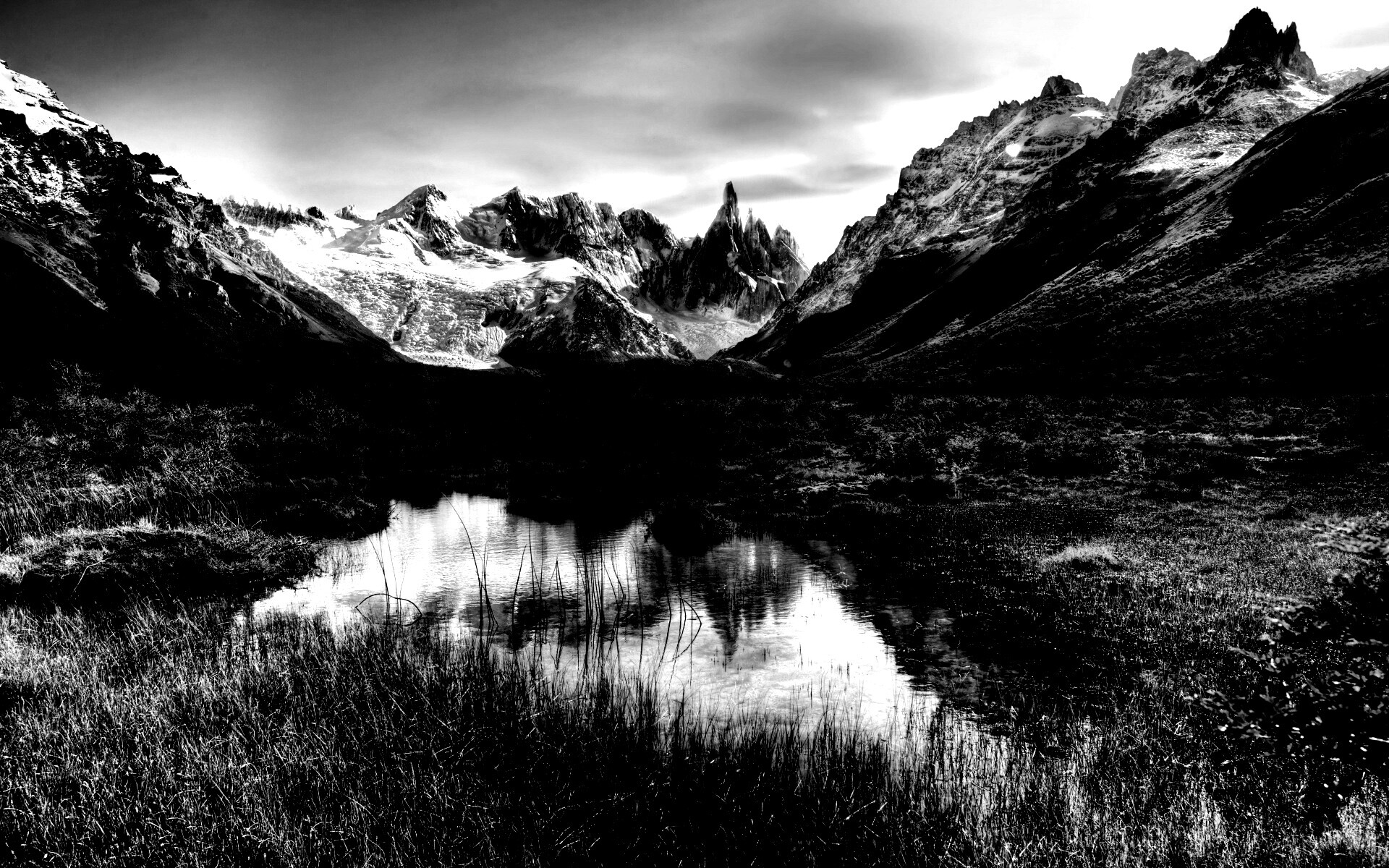 Болота на фоне гор обои